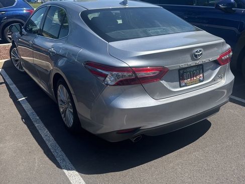 Used 2019 Toyota Camry XLE w/ Sunroof Package FWD image 2