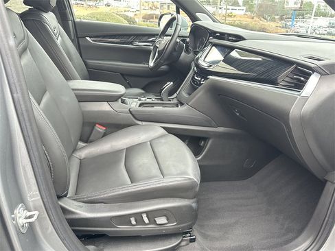 Certified 2025 Cadillac XT6 Premium Luxury image 13