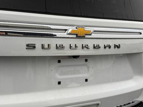 Used 2023 Chevrolet Suburban Premier image 18