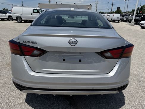 Used 2025 Nissan Altima 2.5 SV FWD image 5