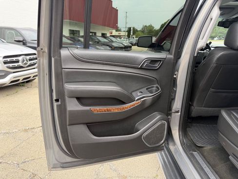 Used 2017 Chevrolet Suburban Premier AWD/4WD image 22