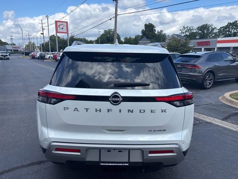 Used 2025 Nissan Pathfinder Platinum image 5