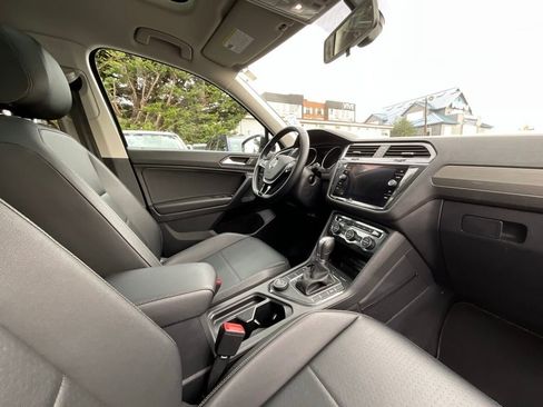 Used 2019 Volkswagen Tiguan SE image 18