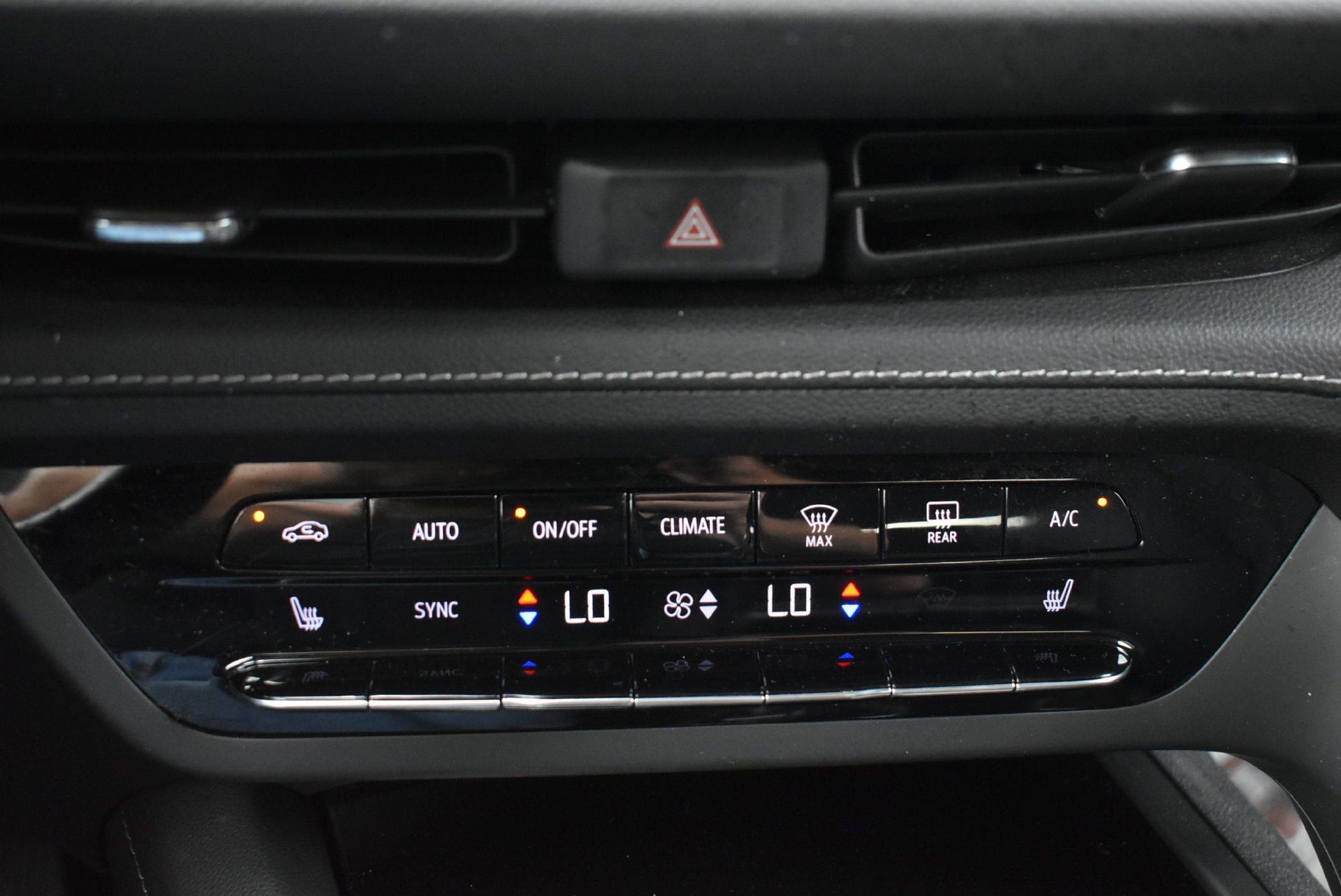 Used 2023 Buick Envision Essence AWD/4WD image 29