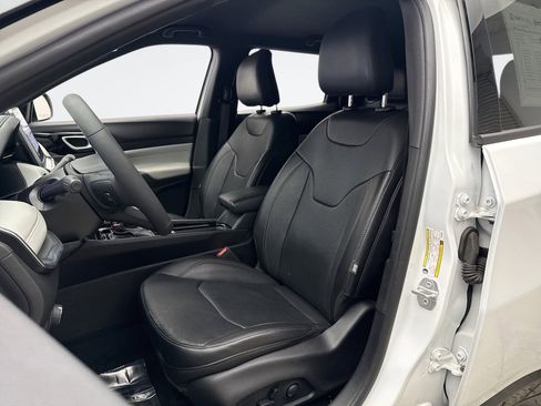 Used 2023 Jeep Compass Limited w/ Elite Group image 11