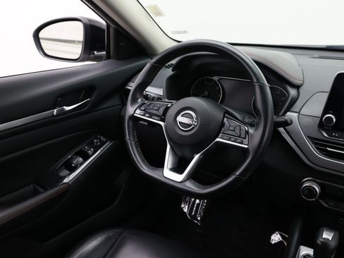 Used 2024 Nissan Altima 2.5 SR FWD image 29