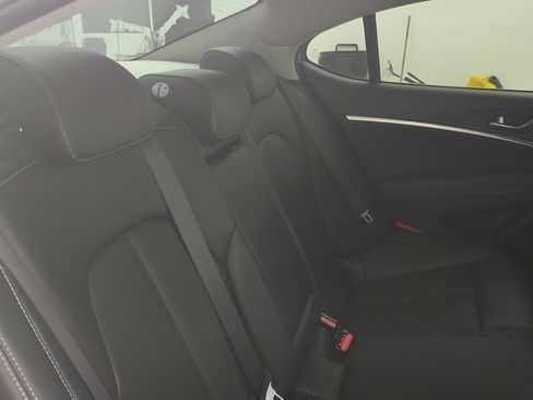 Used 2019 Genesis G70 2.0T Advanced RWD image 37