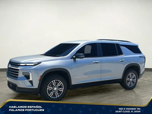 Certified 2026 Chevrolet Traverse LT w/ Driver Confidence Package FWD image 2