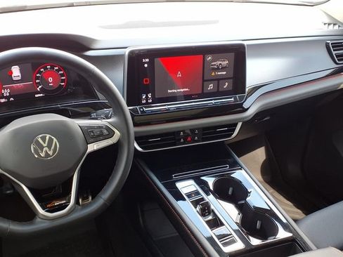 Used 2024 Volkswagen Atlas Peak Edition SE AWD/4WD image 7
