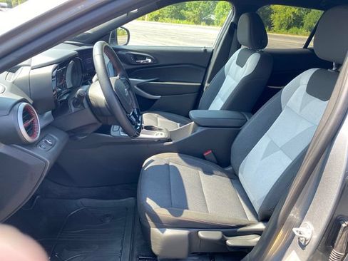 Used 2025 Chevrolet Trax RS w/ Driver Confidence Package FWD image 15