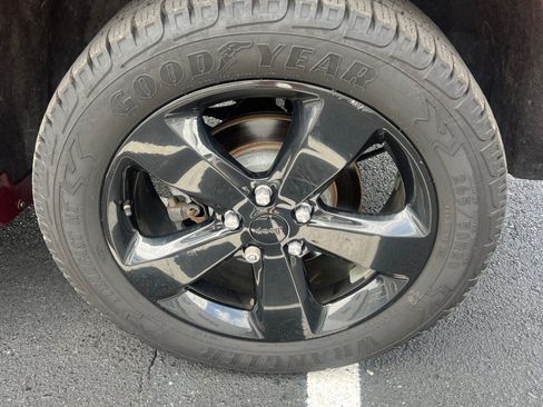 Used 2015 Jeep Grand Cherokee Altitude AWD/4WD image 17
