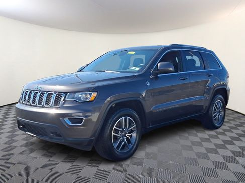 Used 2020 Jeep Grand Cherokee Laredo w/ Quick Order Package 2BN North AWD/4WD image 3