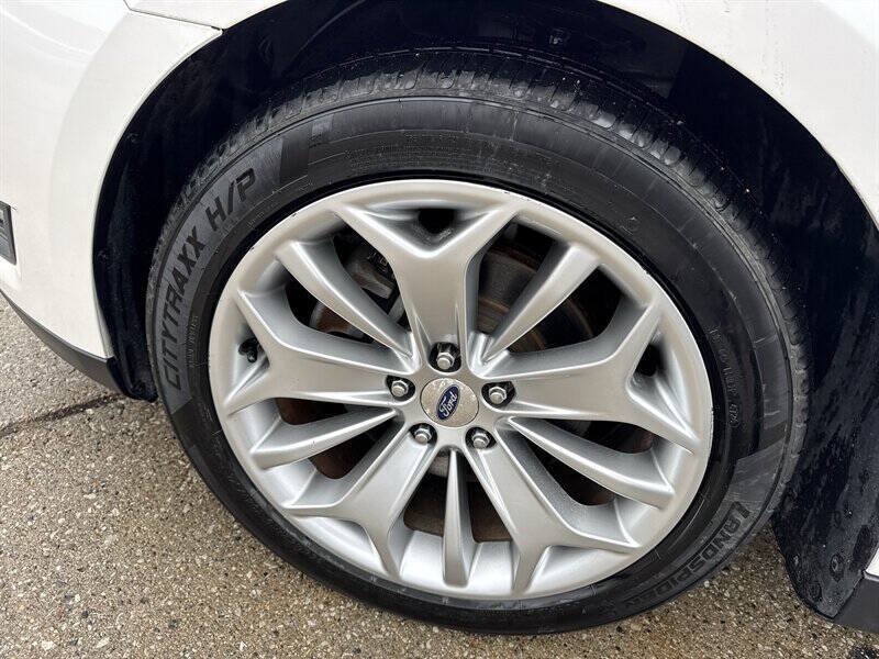Used 2016 Ford Taurus Limited FWD image 16