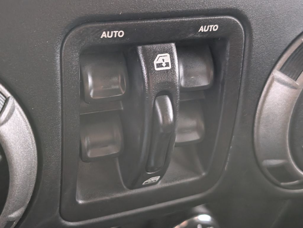 Used 2018 Jeep Wrangler Unlimited Sport S AWD/4WD image 15