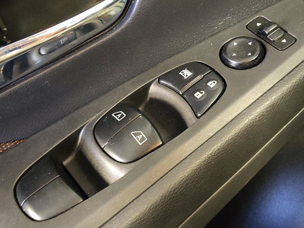 Used 2021 Nissan Kicks SR FWD image 27