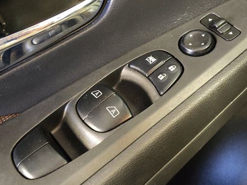 Used 2021 Nissan Kicks SR FWD image 27