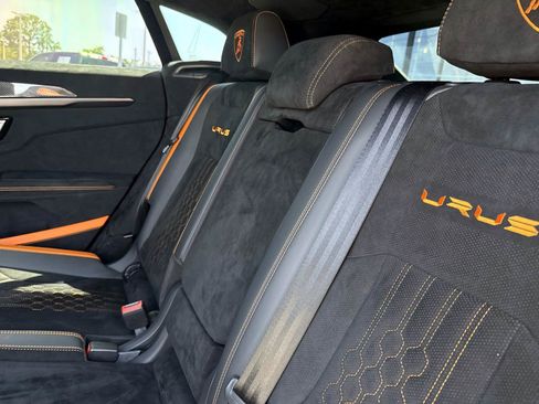 Used 2023 Lamborghini Urus Performante AWD/4WD image 13