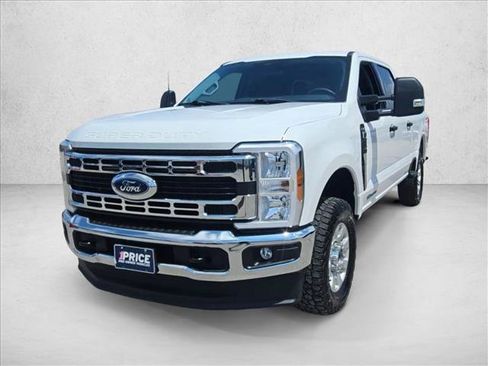 Used 2024 Ford F250 XLT w/ FX4 Off-Road Package AWD/4WD image 2