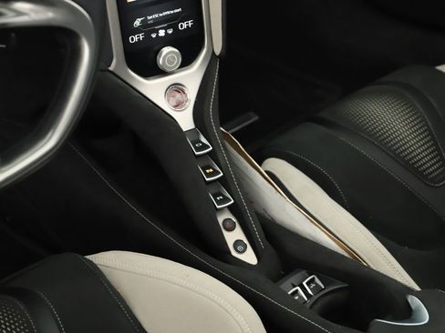 Used 2024 McLaren 750S Spider RWD image 19