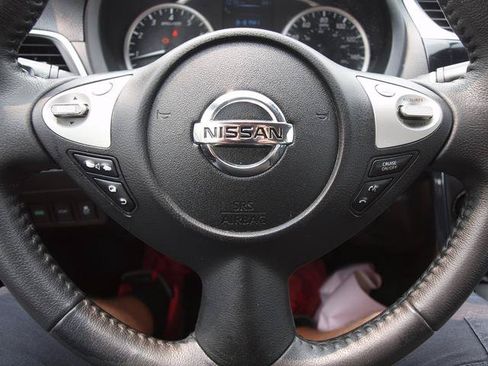 Used 2017 Nissan Sentra SR w/ Driver's Assist Package FWD image 9