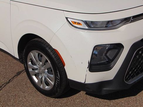 Used 2021 Kia Soul LX FWD image 2