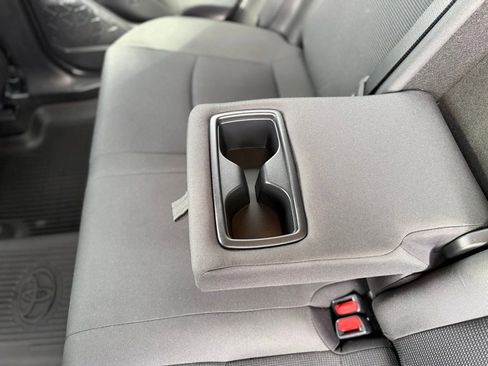 Used 2021 Toyota RAV4 LE image 7