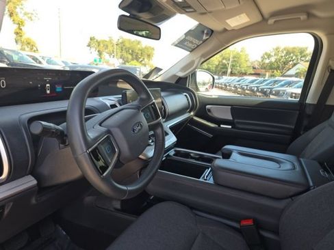 Used 2025 Ford Expedition Active AWD/4WD image 11