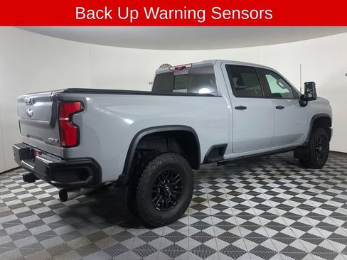 Used 2025 Chevrolet Silverado 2500 ZR2 w/ Technology Package AWD/4WD image 17