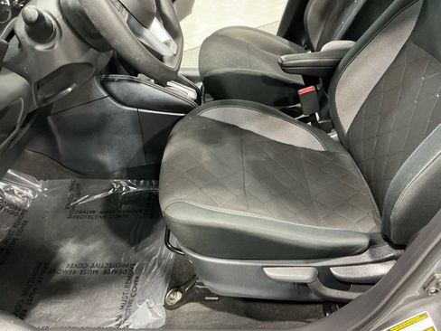 Used 2020 Nissan Kicks SV image 14