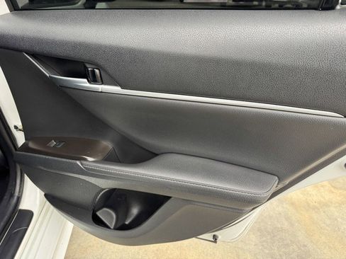 Used 2022 Toyota Camry XSE image 12