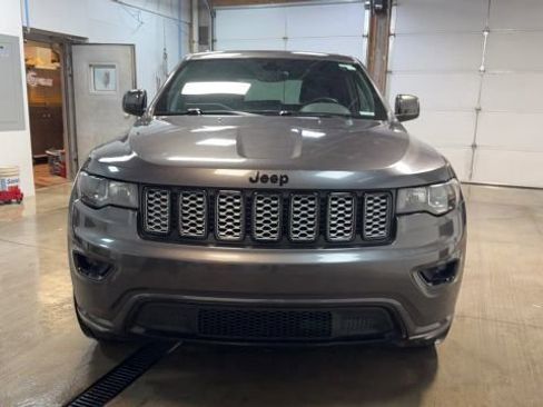 Used 2017 Jeep Grand Cherokee Altitude image 8