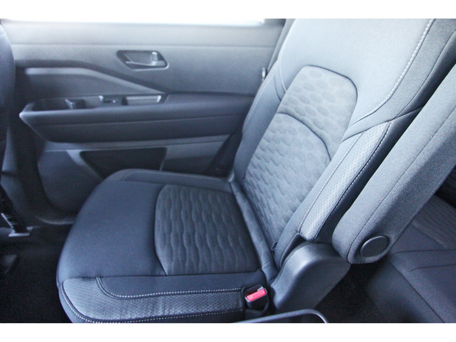 Certified 2025 Nissan Pathfinder SV w/ SV Premium Package FWD image 15