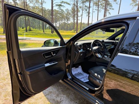 Used 2024 Mercedes-Benz GLC 300 image 11