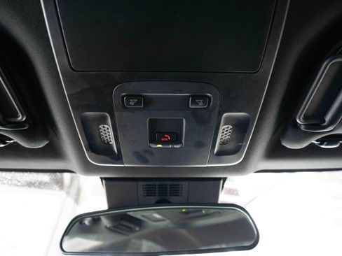 Used 2025 Toyota Camry SE image 18