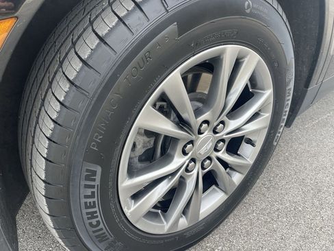 Certified 2022 Cadillac XT5 Premium Luxury w/ LPO, Floor Liner Package image 10