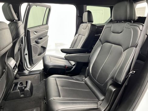 Used 2024 Jeep Grand Cherokee L Limited w/ Luxury Tech Group II image 14