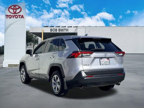 Used 2022 Toyota RAV4 LE image 8