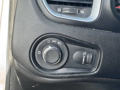 Used 2018 Jeep Renegade Sport w/ Power & Air Group image 18