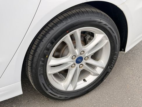 Used 2019 Ford Fusion SE FWD image 11