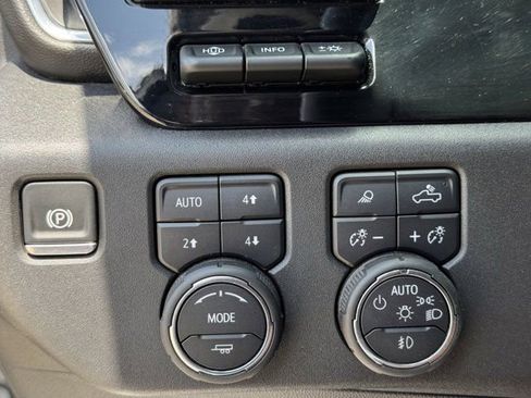 Used 2025 Chevrolet Silverado 1500 LTZ AWD/4WD image 23