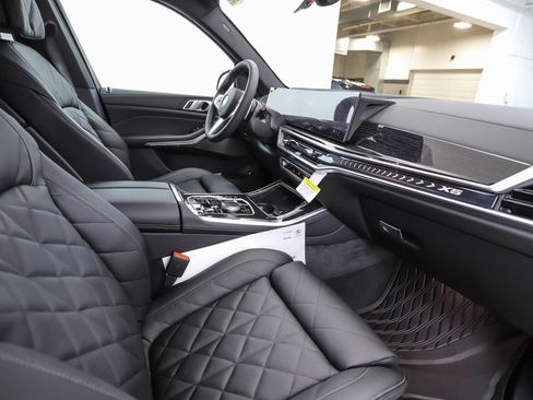 New 2026 BMW X5 xDrive50e w/ M Sport Package image 31