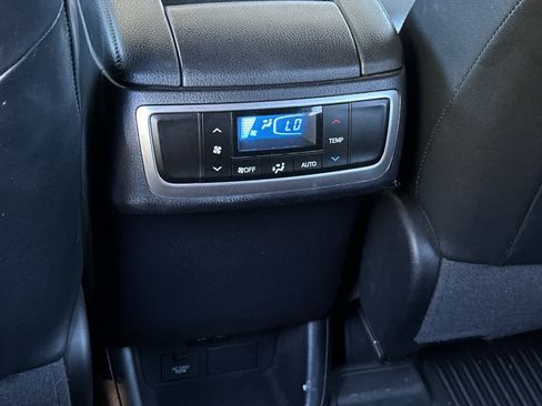 Used 2019 Toyota Highlander XLE AWD/4WD image 14