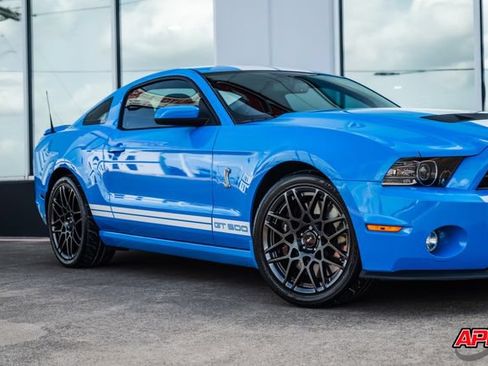 Used 2013 Ford Mustang Shelby GT500 RWD image 39