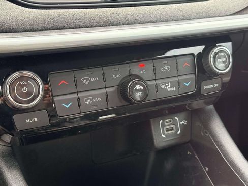 Used 2022 Jeep Compass Latitude w/ Convenience Group AWD/4WD image 29