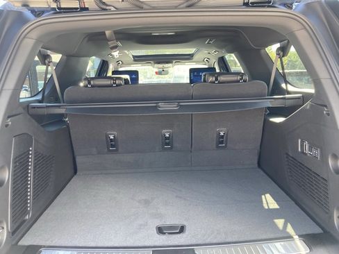 New 2025 Chevrolet Suburban Premier image 26