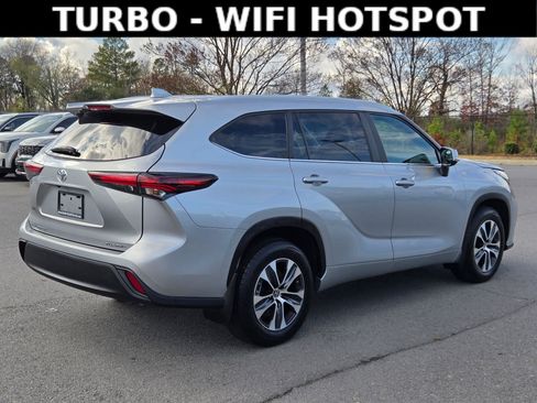 Used 2024 Toyota Highlander XLE image 7