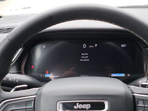 Used 2024 Jeep Grand Cherokee Laredo RWD image 23