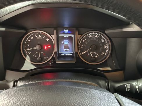 Used 2021 Toyota Tacoma TRD Off-Road w/ TRD Premium Off Road Package AWD/4WD image 24
