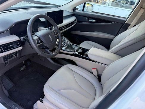 Used 2023 Lincoln Nautilus FWD w/ Premium Package image 10