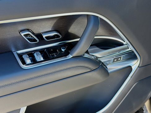 New 2026 Land Rover Range Rover Long Wheelbase SE image 23